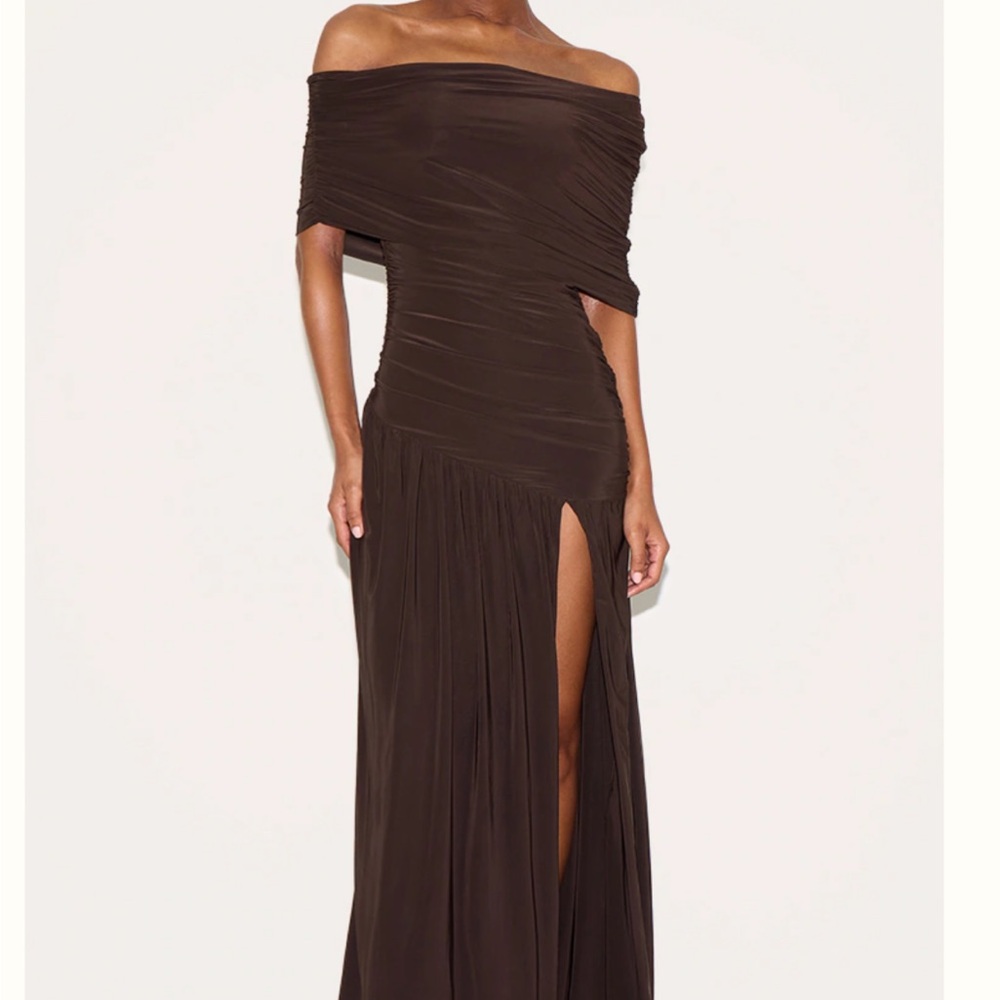 PrettyLittleThing Off-Shoulder Chocolate Maxi Dress